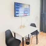 Alfa Apartment Stuttgart Mitte 2 Zimmer City-Lage Berliner Platz Balkon Netflix Kueche Wm L 2Br 5 Beds 6 People L Fully Equipped Kitchen & Bathroom
