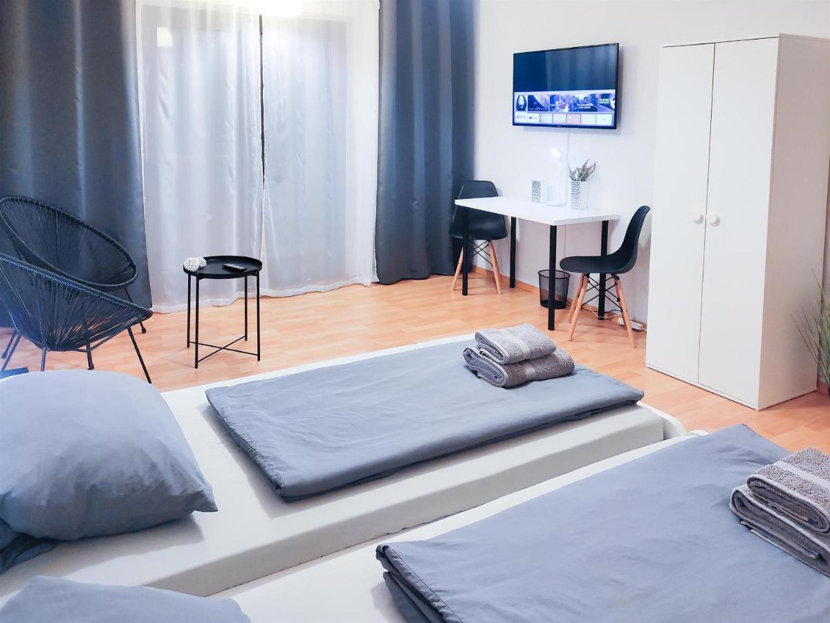 Apartment Alfa Mitte 2 City-lage Berliner Platz Balkon Netflix Kueche Wm L 2br 5 Beds 6 People L Fully Equipped Kitchen & Bathroom Stuttgart