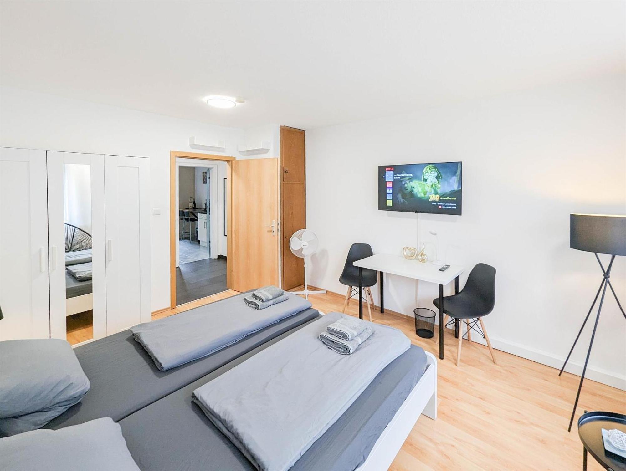 Alfa Mitte 2 City-lage Berliner Platz Balkon Netflix Kueche Wm L 2br 5 Beds 6 People L Fully Equipped Kitchen & Bathroom *